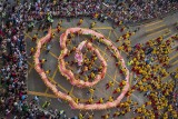 FESTIVE DRAGON DANCE 01